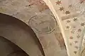 Beránek Boží na nástěnné malbě na vítězném oblouku