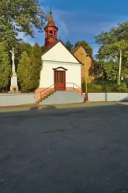 Kaple na návsi