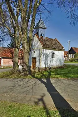 Kaple na návsi