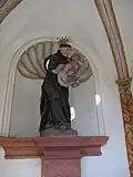 Socha svatého Antonína uvnitř kaple