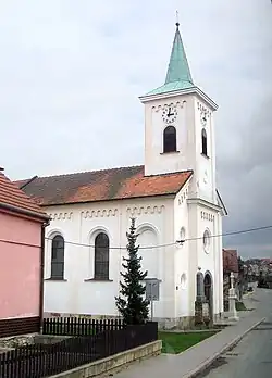 Kaple svatého Donáta v centru obce
