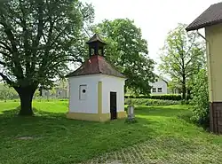 Kaple na návsi