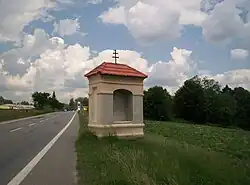 Kaplička severně od Kamenice nad Lipou (Q37327675).jpg