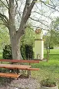Kaplička diagonálně zezadu