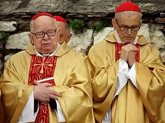 Zleva: Henryk Roman kardinál Gulbinowicz a Franciszek kardinál Macharski (2013)