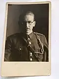 Fotografováno po roce 1945, v uniformě s označením štábního kapitána:
