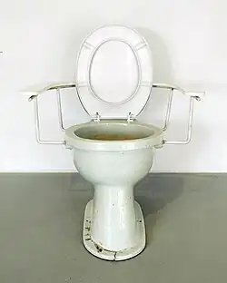 Záchod s opěradlem, z cyklu Něžné hajzly (1999)
