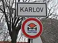 Dopravní značka pouze s prvním jménem vsi