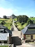 Pohled ze zámecké terasy přes řeku k hospitalu