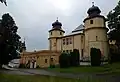 Pohled na zámek od silnice
