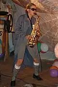 Kateřina Bohadlová jako Slepá maskérka v inscenaci Tymián a Citroník rande show – Geisslers Hofcomoedianten, 2006.