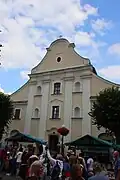 Vstupní fasáda kostela