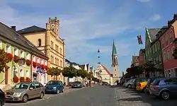 Náměstí s radnicí a mariánským kostelem