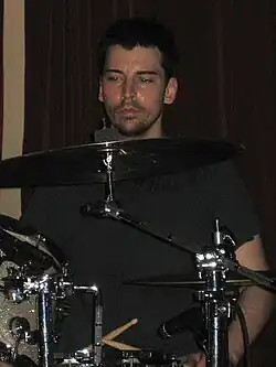 bubeník Tim Wyskida