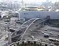 Azrieli most mezi obchodním centrem Azrieli a vládní čtvrtí ha-Kirja