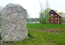 Runový kámen U75 a sýpka