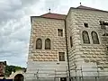 Zrestaurované fresky na fasádě Trčkova paláce