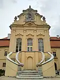 Opatství, venkovní schodiště