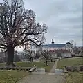 Klášter s Klášterní zahradou na ostrožně nad řekou Stěnavou