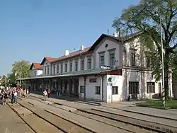 dnes již zbořená budova nádraží Kladno ze směru od Prahy (2011)