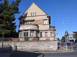 Kladno - Procházkova vila čp. 2049 v ul. Cyrila Boudy (říjen 2023).jpg