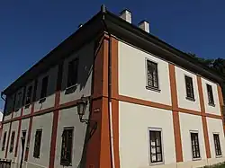Klatovy, dům čp.8 (Arcibiskupský).jpg