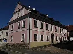 Klatovy, dům čp.9 (arciděkanství).jpg