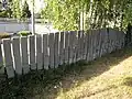 Betonový plot v okolí krematoria