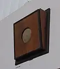 Dřevěné obložení reproduktoru v hale