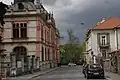 Pohled Hostašovou ulicí na Vlastivědné muzeum Dr. Hostaše