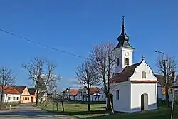 Klečaty - Kaple Svaté Trojice.JPG