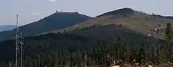 vpravo Malý Javor, vlevo v pozadí Velký Javor