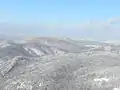 Pohled z Klenovej na Brezovské Karpaty, v pozadí je Myjavská pahorkatina (Bradlo)