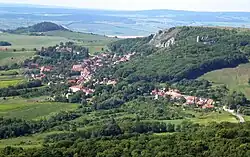 Klentnice a Sirotčí hrádek, pohled z Děvína