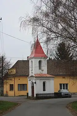 Kaple sv. Václava v Klech (z boku)