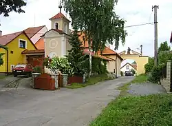 Kněževes, Na Slovance str, Farm.jpg
