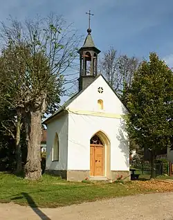 Kaplička na návsi