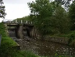 Pokračování Košínského potoka směrem k blízkému Jordánu v Táboře