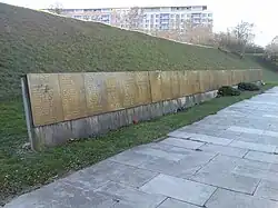 Desky se jmény popravených
