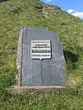 Deska označující místo mohyly