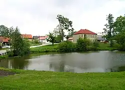 Kojetín nad prostředním rybníkem, bývalá škola