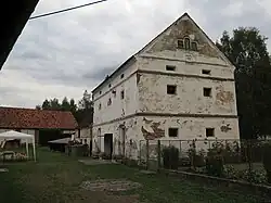 Kokšín, sýpka u čp.18.jpg