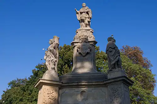 Vrchol sousoší sv. Mikuláše Tolentinského v Kokoříně