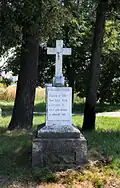 Křížek u silnice k centru Kolína