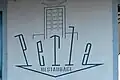 Logo restaurace na fasádě domu