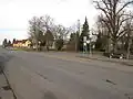 Silnice a autobusová zastávka v Kolomutech