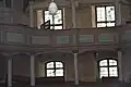 Interiér kostela svatého Josefa s galerií