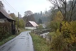 Údolí potoka ve vesnici Komora