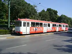 Původem kolínská tramvaj Duewag GT8, v Konyi označená evidenčním číslem 107
