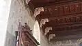 Konzoly podepírající stropní trámy